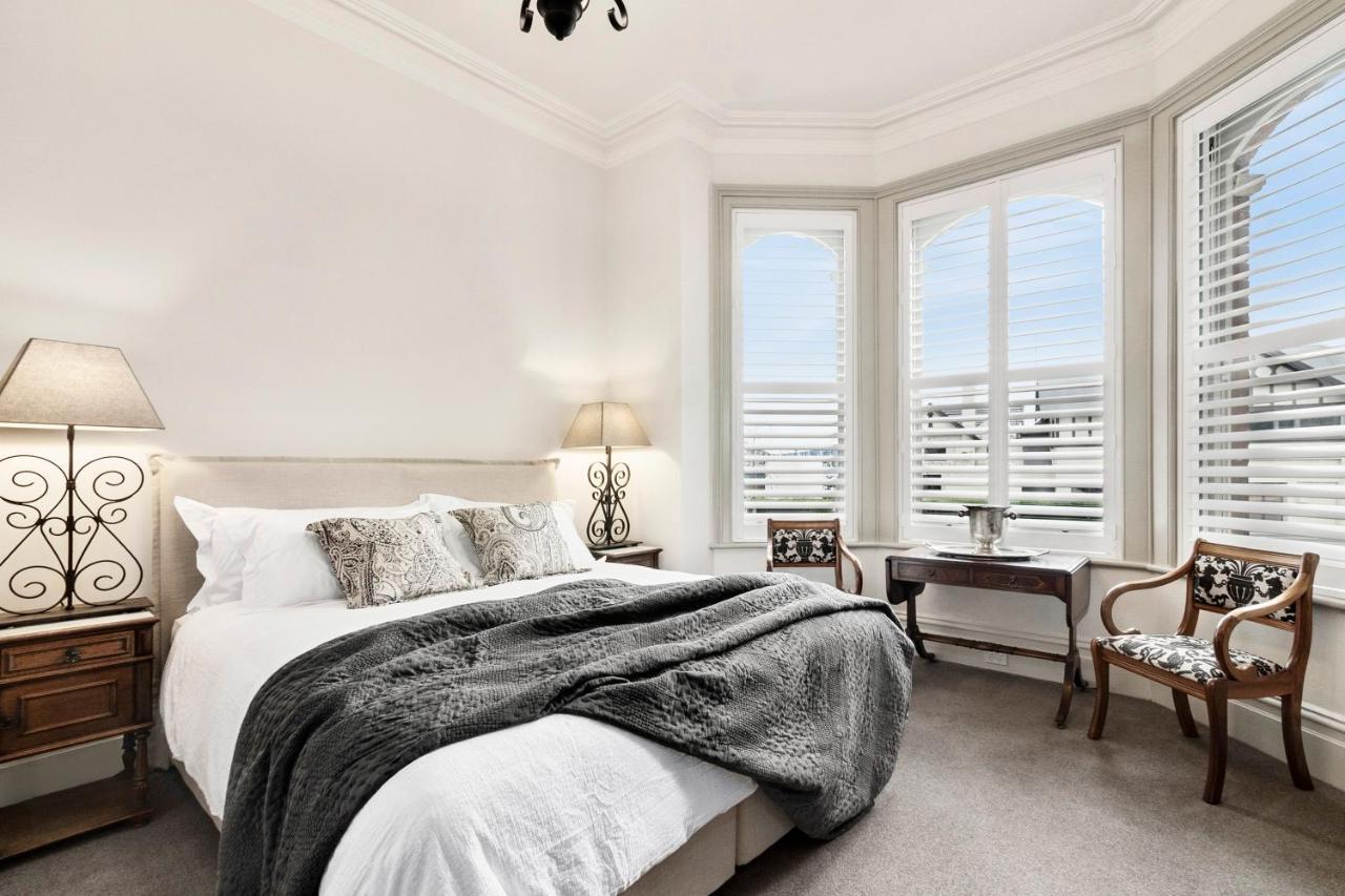 The Rivulet Bed and Breakfast Sandy Bay Eksteriør billede A bedroom in a house