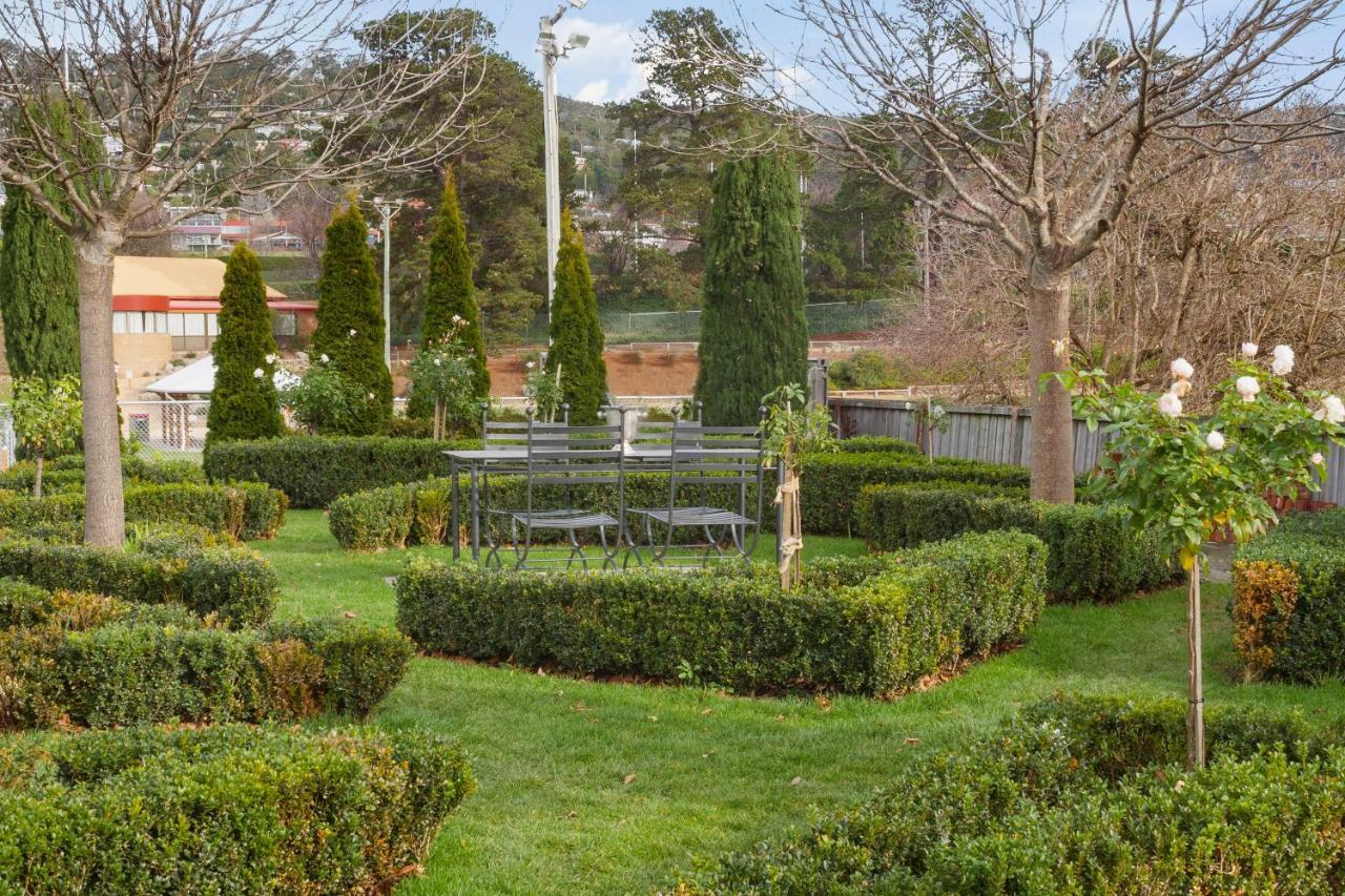 The Rivulet Bed and Breakfast Sandy Bay Eksteriør billede The gardens at the school