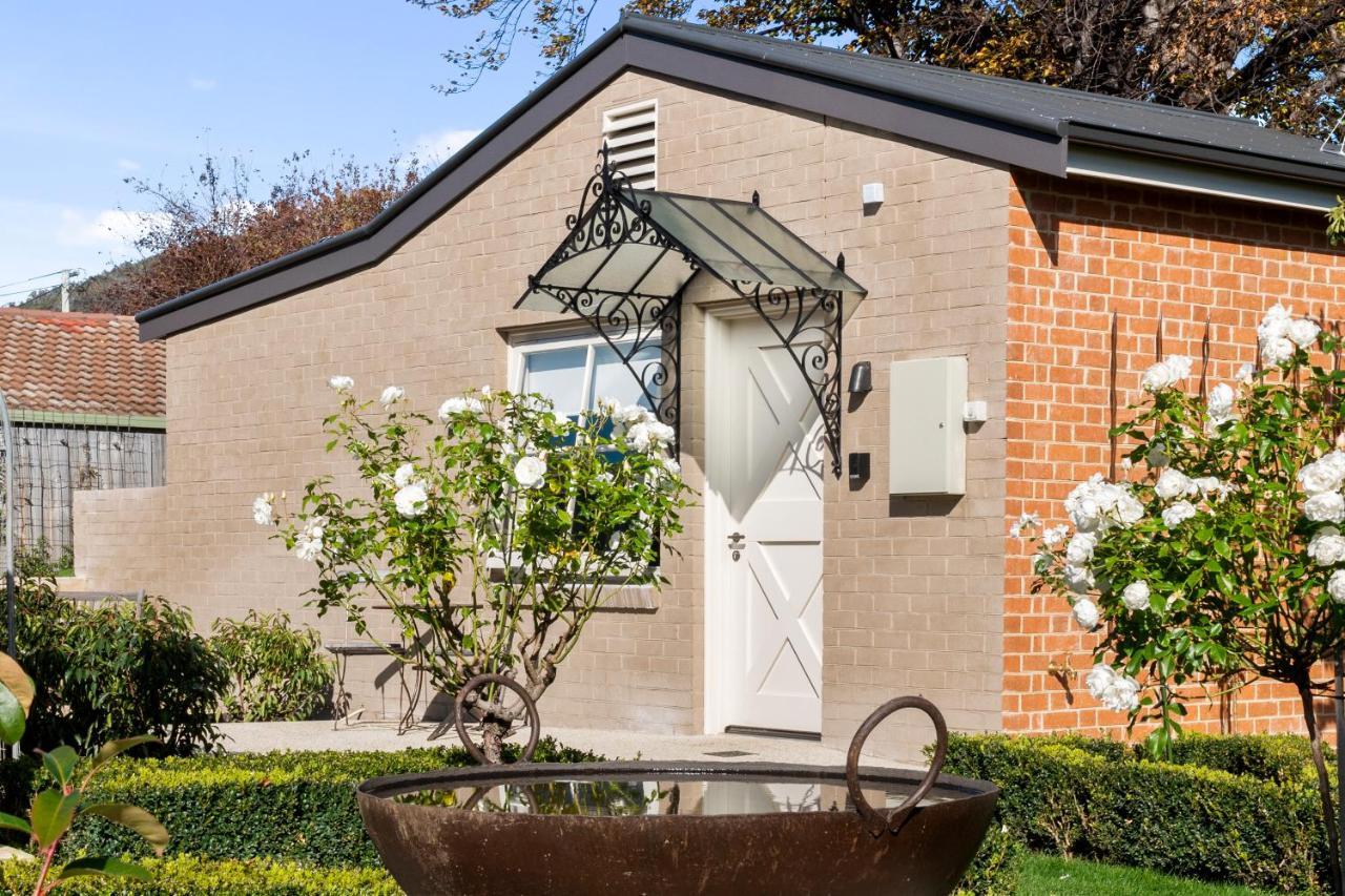 The Rivulet Bed and Breakfast Sandy Bay Eksteriør billede The stable cottage at the centre
