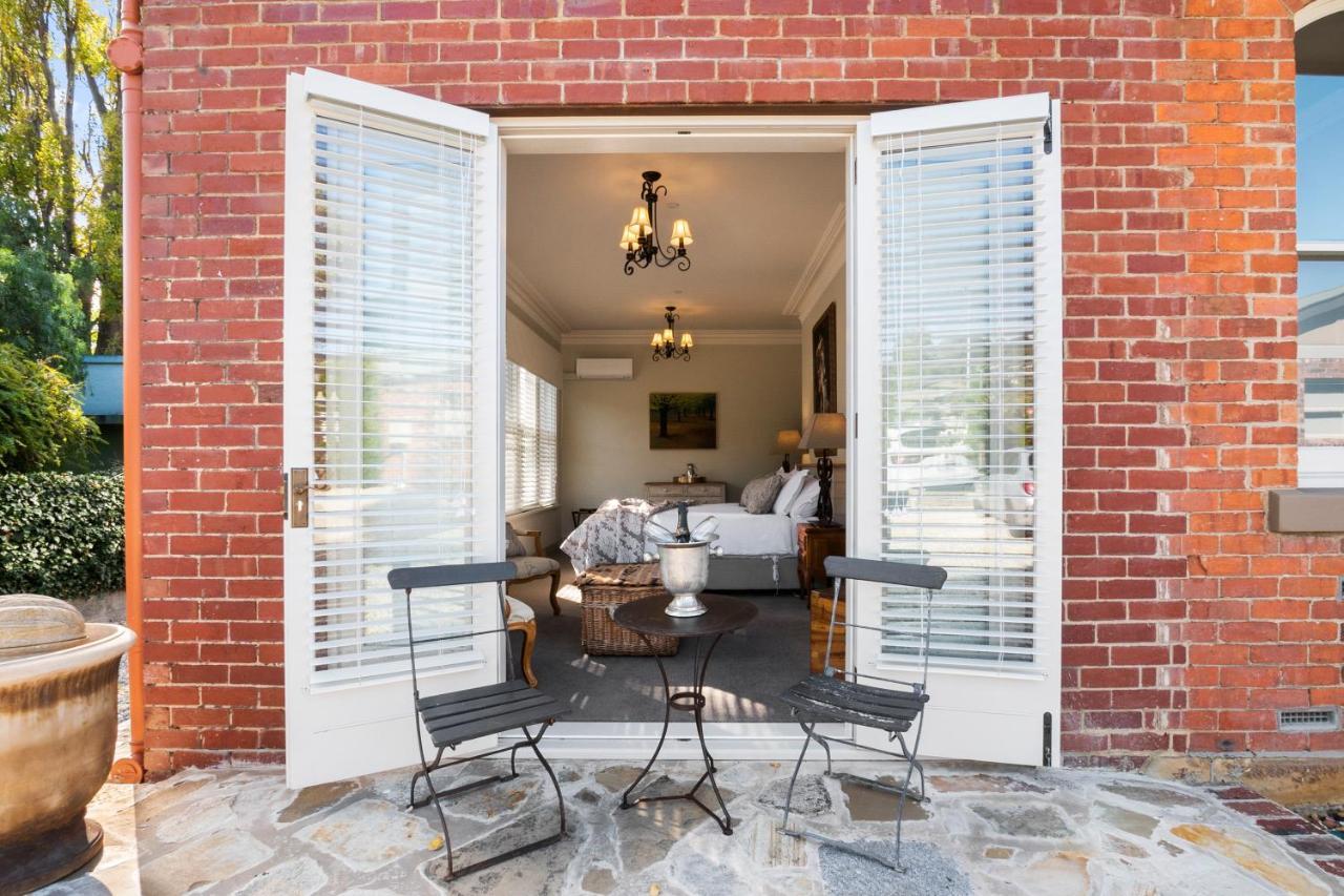The Rivulet Bed and Breakfast Sandy Bay Eksteriør billede A set of French doors open to a patio