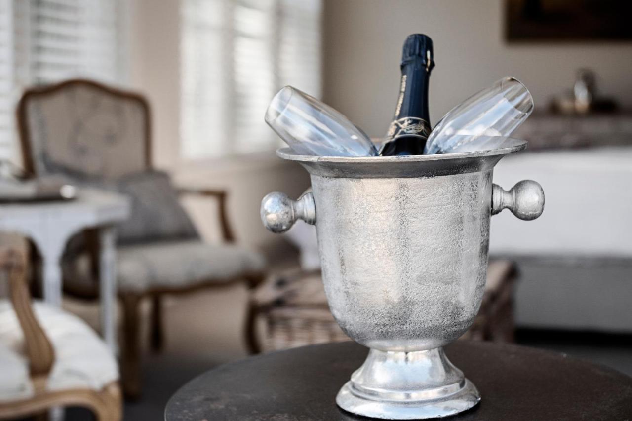 The Rivulet Bed and Breakfast Sandy Bay Eksteriør billede Champagne in a champagne bucket