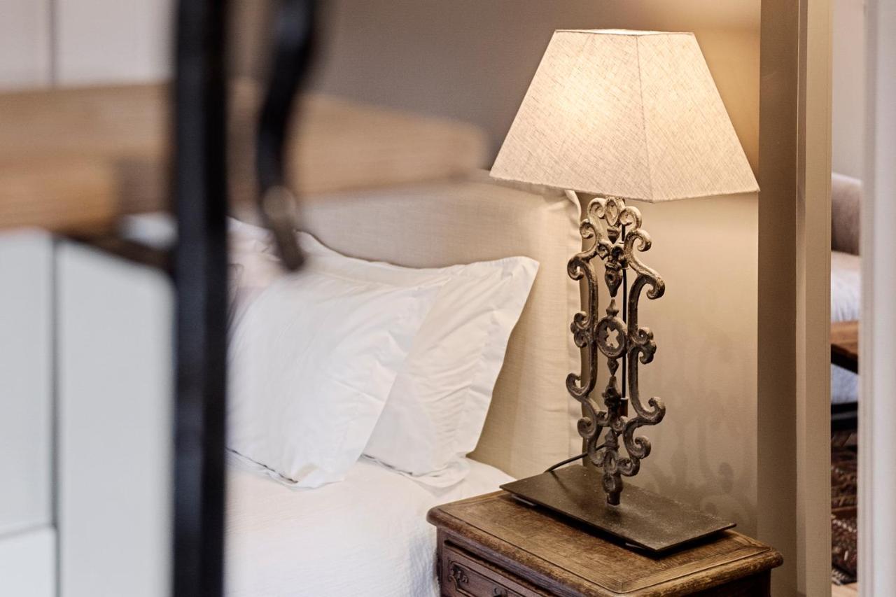 The Rivulet Bed and Breakfast Sandy Bay Eksteriør billede A table lamp